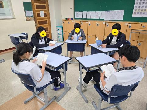 2025학년도 1학기 동아리 슬기로운독서생활 활동 사진